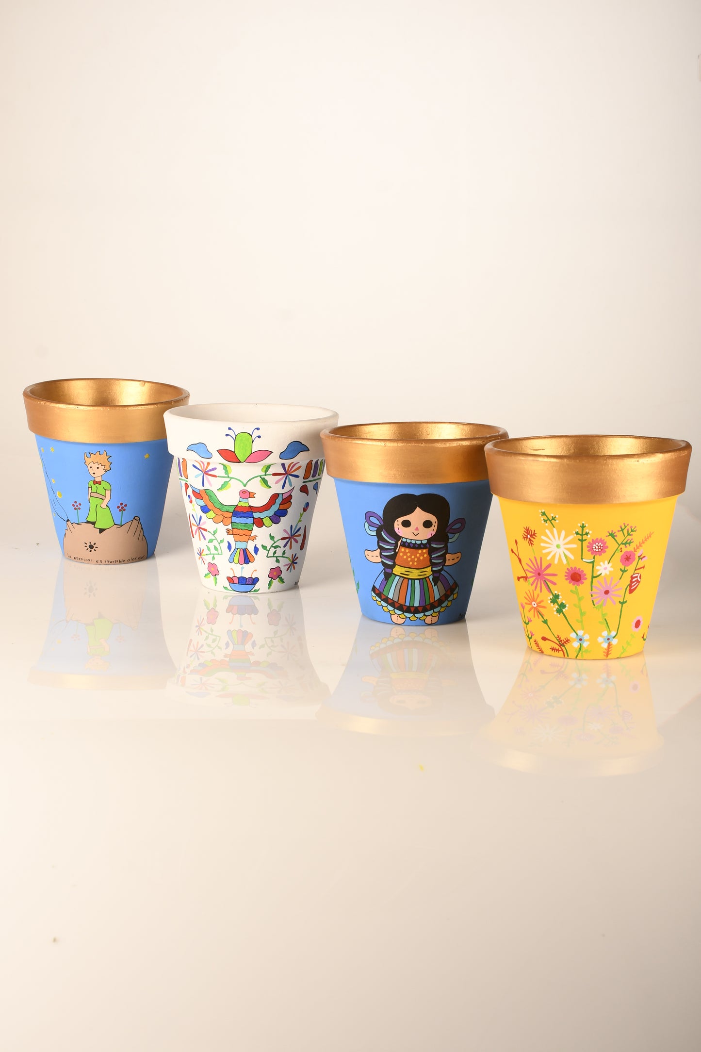 Macetas pintadas a mano